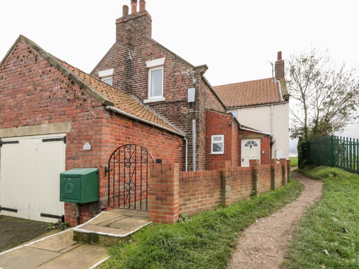 Airy Hill Old Farmhouse Villa Whitby Exterior photo